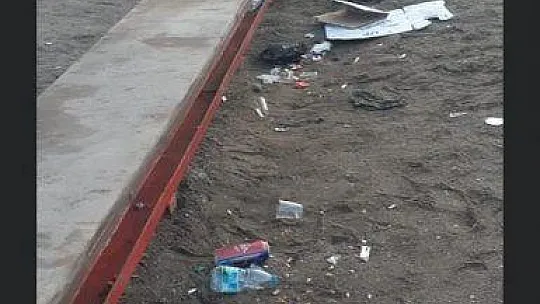 Marmaris'te plajlardaki çöpler temizlendi