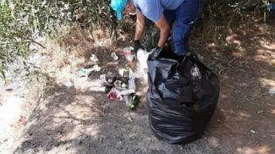 Marmaris'te plajlardaki çöpler temizlendi