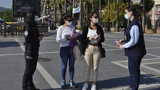 Marmaris'te Polis ve Jandarma kadına yönelik şiddete karşı broşür dağıttı