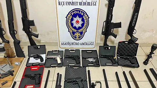 Polislerin operasyon yaptığı adres cephanelik çıktı