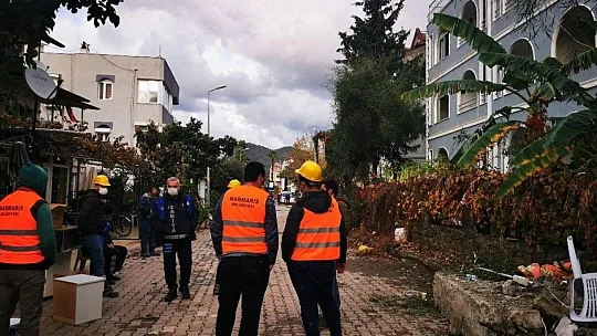 Marmaris'te riskli binaların yıkım işlemleri devam ediyor