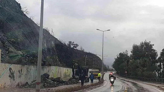 Marmaris'te sağanak yağış aralıklarla devam ediyor