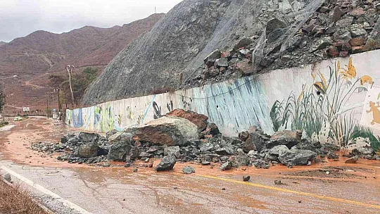 Marmaris'te sağanak yağış aralıklarla devam ediyor