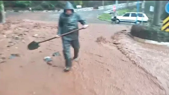 Marmaris'te sağanak yağış etkili oldu