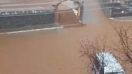 Marmaris'te sağanak yağış etkili oluyor
