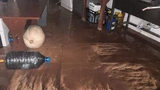 Marmaris'te sağanak yağış hayatı felç etti