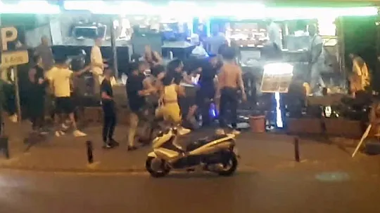 Sokak kavgası cep telefonu ile görüntülendi
