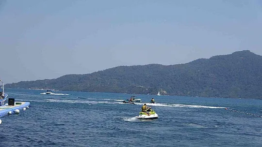Marmaris'te su sporları turistlerin vazgeçilmezi oldu