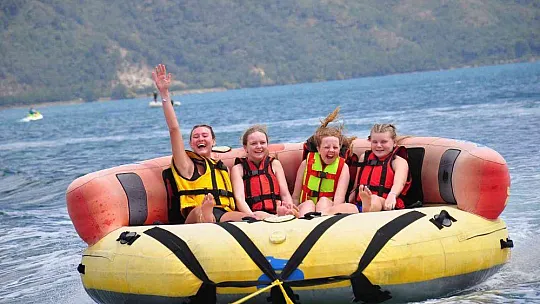 Marmaris'te su sporları turistlerin vazgeçilmezi oldu