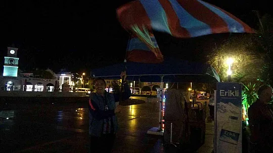 Marmaris'te Trabzonspor şampiyonluğu konvoylar ve meşaleler ile kutlandı