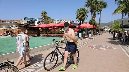 Marmaris'te turistlere maske uyarısı