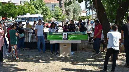 Marmaris'te üzerine su deposu düşerek ölen genç toprağa verildi