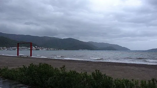 Marmaris'te yağmurlu hava etkisini sürdürüyor