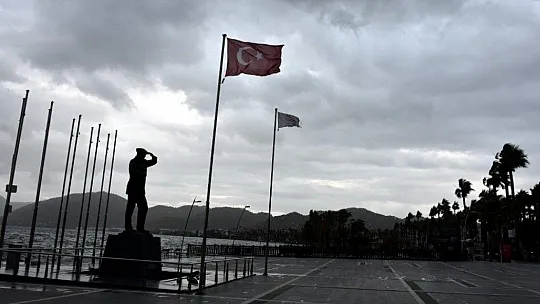 Marmaris'te yağmurlu hava etkisini sürdürüyor