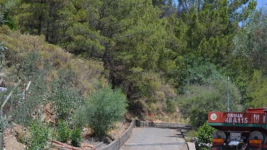 Marmaris'te yanan ormanlık alan havadan görüntülendi