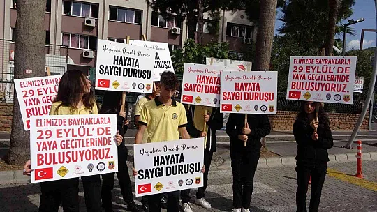 MARMARİS'TE YAYA GEÇİTLERİ KIRMIZIYA BOYANDI