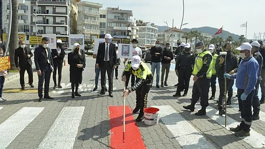 Marmaris'te yaya geçitlerine kırmızı çizgi çekildi