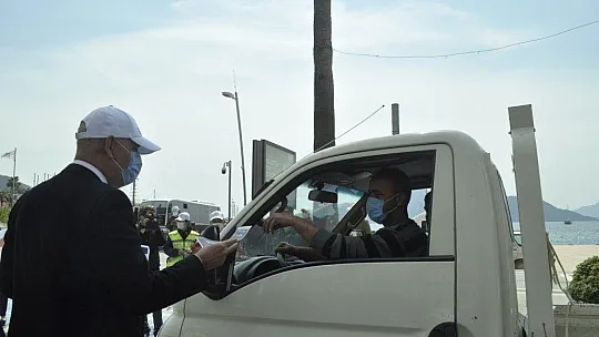 Marmaris'te yaya geçitlerine kırmızı çizgi çekildi