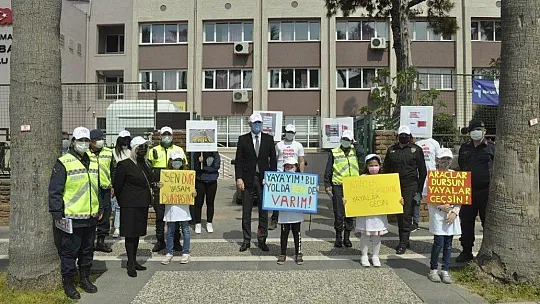 Marmaris'te yaya geçitlerine kırmızı çizgi çekildi
