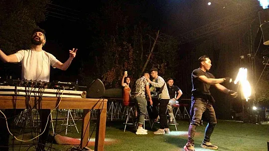 Marmaris'te yazdan kalma gecelerde eğlenceler devam ediyor