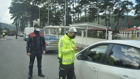 Marmaris'te yeni yıl öncesi trafik yoğunluğu yaşanıyor