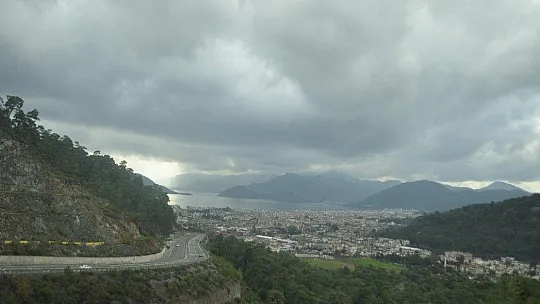 Marmaris'te yeni yıl öncesi trafik yoğunluğu yaşanıyor