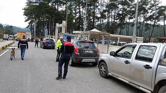 Marmaris'te yeni yıl öncesi trafik yoğunluğu yaşanıyor