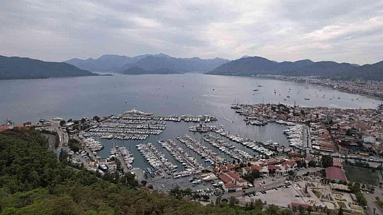 Marmaris'te yılbaşında müzik saatlerinde esneme yok