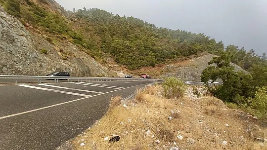 Marmaris'te yıldırım düşmesi sonucu orman yangını çıktı