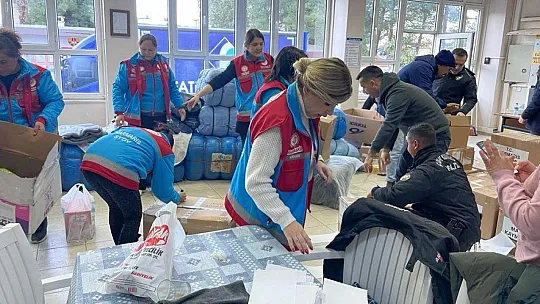 MARMARİS TEK YÜREK OLDU, DEPREM BÖLGELERİNE YARDIMLAR GÖNDERİLMEYE DEVAM EDİYOR