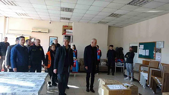MARMARİS TEK YÜREK OLDU, DEPREM BÖLGELERİNE YARDIMLAR GÖNDERİLMEYE DEVAM EDİYOR