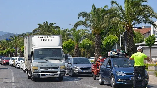 Marmaris'teki  son bayram tatilcileri de geri dönüyor