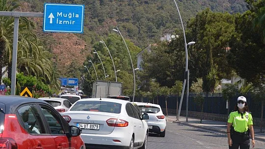 Marmaris'teki  son bayram tatilcileri de geri dönüyor