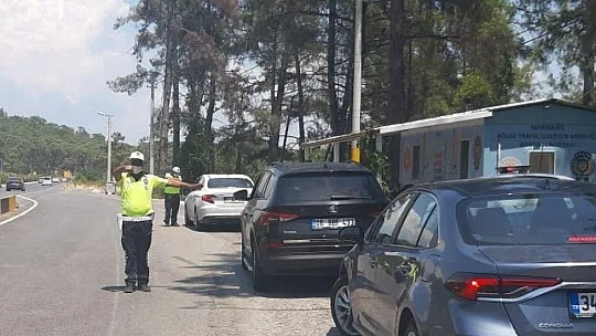 Marmaris'teki  son bayram tatilcileri de geri dönüyor