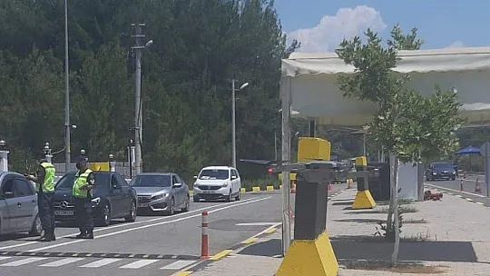 Marmaris'teki  son bayram tatilcileri de geri dönüyor