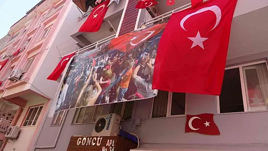 Marmaris'teki bu sokak sekizinci kez 23 Nisan coşkusuna hazırlanıyor