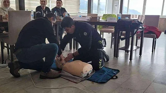 Marmaris trafik polislerine ilk yardım eğitimi verildi