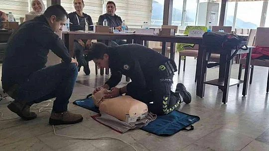 Marmaris trafik polislerine ilk yardım eğitimi verildi