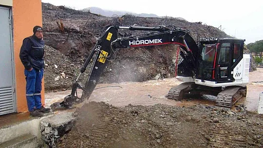 Marmaris yaralarını sarıyor