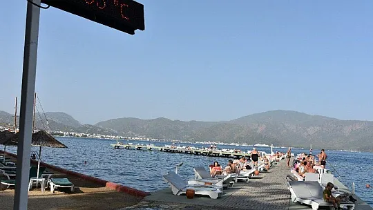 Marmaris yazdan kalma günleri yaşıyor