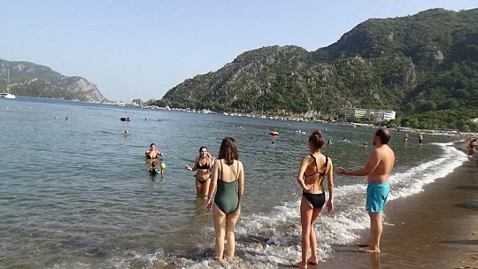 Marmaris, yazdan kalma günleri yaşıyor