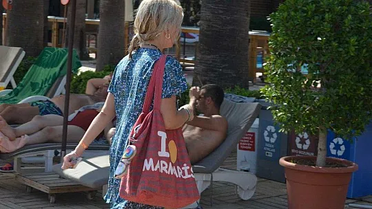 Marmaris yazı yaşamaya devam ediyor