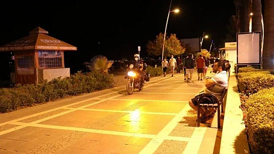 Marmaris zabıtasından maske ve sosyal mesafe uyarısı