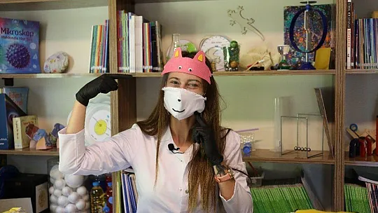 Marmarisli çocuklar, online eğitimin ilk dersinde maske yapmayı öğrendi