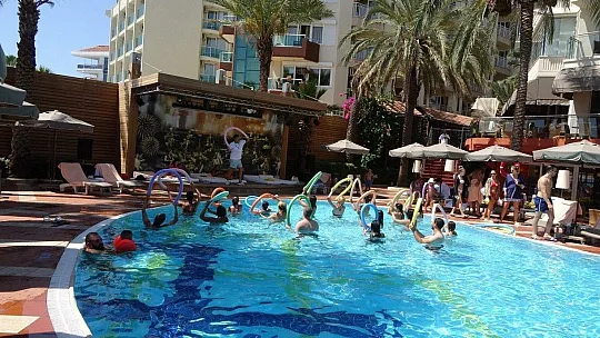 Marmarisli turizmciler: ''Marmaris eski pırıltılı günlerine dönecek''