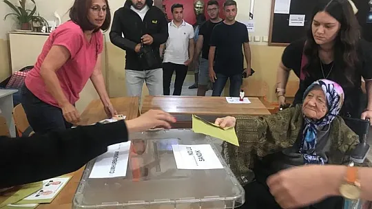 Cumhurbaşkanlığı seçimleri için oylarını kullandılar