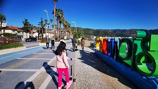 Marmarisliler güneşli havanın tadını çıkardı