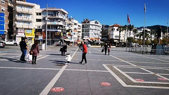 Marmarisliler güneşli havanın tadını çıkardı