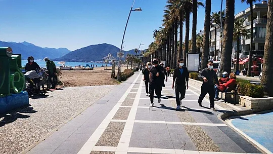 Marmarisliler güzel havanın keyfini çıkardı