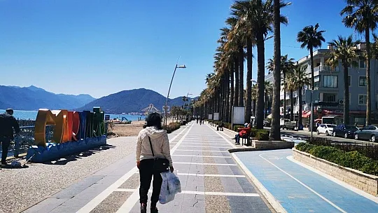 Marmarisliler güzel havanın keyfini çıkardı